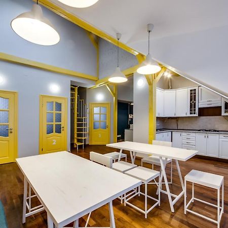 Park Plus Hostel Lviv Buitenkant foto