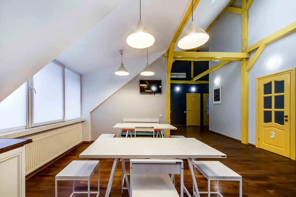 Park Plus Hostel Lviv Buitenkant foto