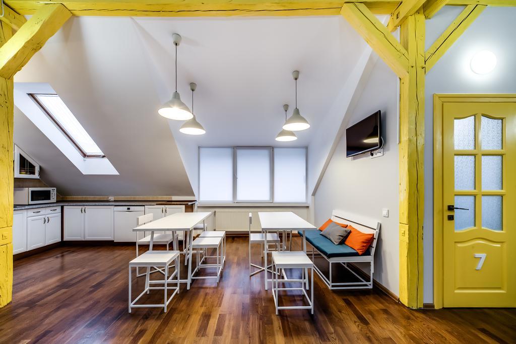 Park Plus Hostel Lviv Buitenkant foto