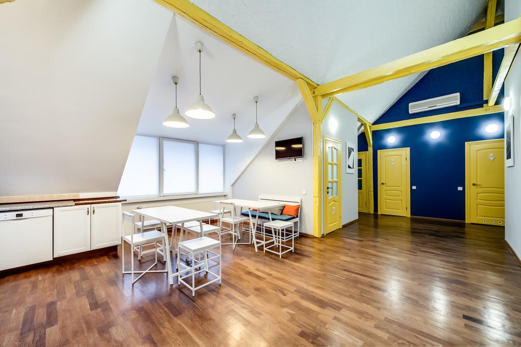 Park Plus Hostel Lviv Buitenkant foto