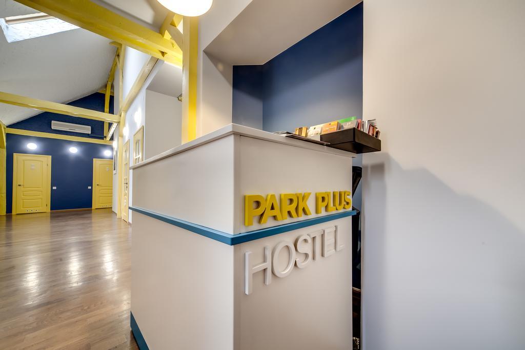 Park Plus Hostel Lviv Buitenkant foto