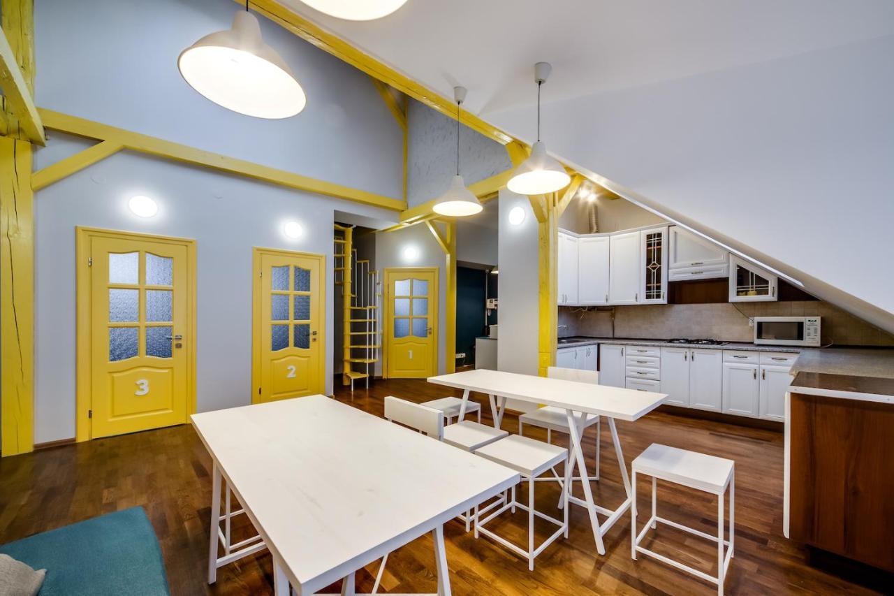 Park Plus Hostel Lviv Buitenkant foto