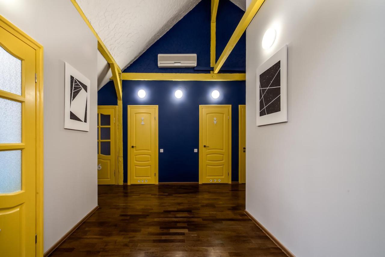 Park Plus Hostel Lviv Buitenkant foto